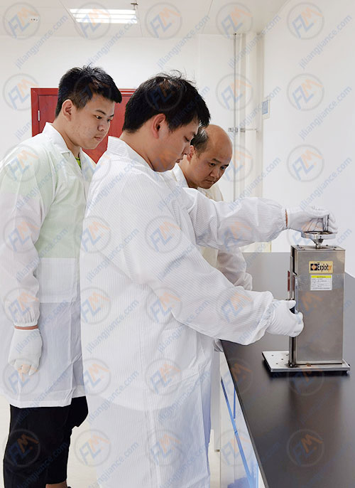 鞋材厂仪器计量检测现场校准图片